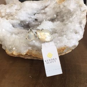 Mother of Pearl Kendra Scott ring M/L
